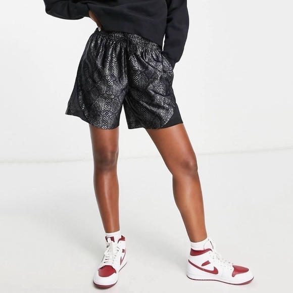 NWT Nike Dri-Fit Rebel Fly Basketball Shorts in Grey/Black - Picture 1 of 11